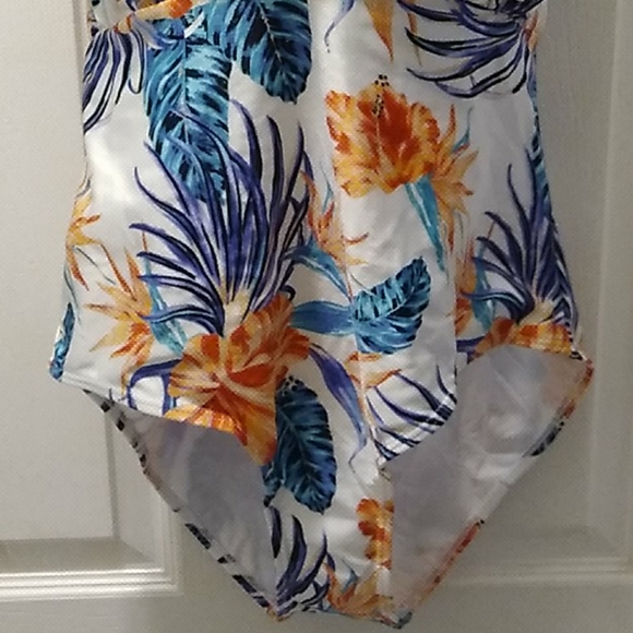 Nwt Halter Top Bathing Suit - Picture 4 of 8